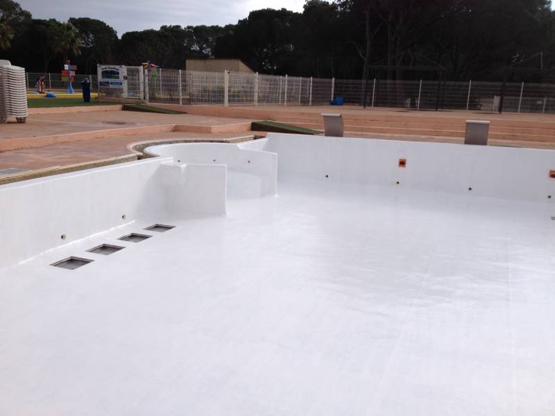 spécialiste de la rénovation de piscine pour les campings a frejus