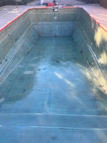 préparation après nettoyage en profondeur d'une piscine coque de 65m2