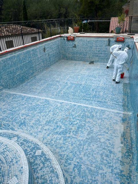 préparation de la piscine pour le revêtement polyester