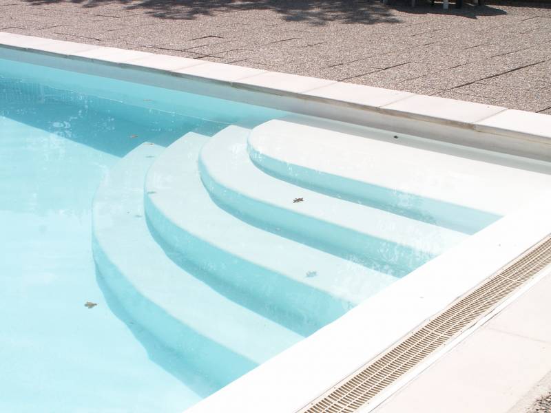 comment ajouter un escalier dans sa piscine enterree sur frejus